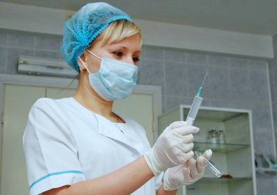 Владислав Шапша - В Калужской области уволят медсестру, вколовшую физраствор вместо вакцины - newsland.com - Калужская обл.