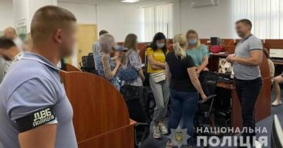 В пяти областях Украины коллекторы занимались "порноместью": СБУ прекратила - dsnews.ua - Украина