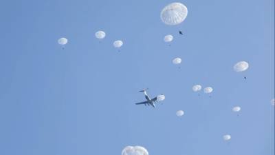 В Псковской области прошли учения с участием более 1200 военных ВДВ - russian.rt.com - Псковская обл. - Псков