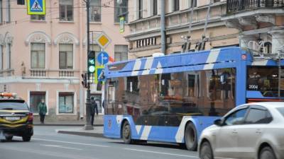 В Петербурге из-за жары усилят полив улиц - piter.tv - Санкт-Петербург - Петербург