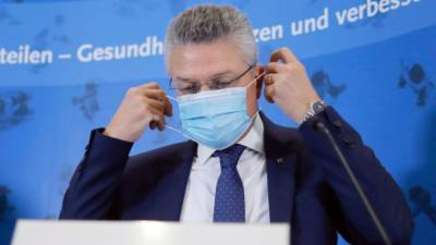 Роберт Кох - Вилер Лотар - Глава RKI: FFP2-маски защищают не лучше, чем хирургические, потому что… - germania.one - Германия - Берлин