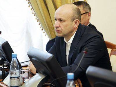 Денис Хахалов - На курганского депутата завели дело из-за охоты, во время которой волка переехали снегоходом - kasparov.ru - Россия - Курган
