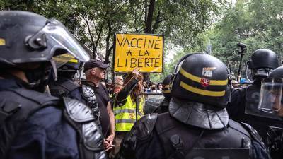 Жеральд Дарманен - Во Франции - Во Франции более 200 тыс. человек вышли на акции против вакцинации - iz.ru - Израиль - Франция - Париж