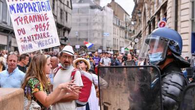 Протесты против "зелёных паспортов" в Европе - ru.euronews.com - Италия - Турция - Франция - Париж