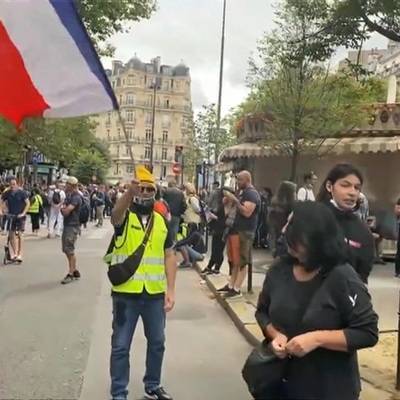 Во Франции - Больше 200 тысяч человек вышли во Франции на протесты против санитарных паспортов - radiomayak.ru - Франция - Париж