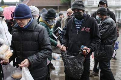Николай Арефьев - В Госдуме предложили гарантировать прожиточный минимум бомжам - lenta.ru - Норвегия - Россия - Швейцария