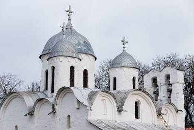 Иоанн Предтеча - Судьба древнего собора взволновала псковичей из-за возведения временного моста через Великую - mk-pskov.ru - Псков