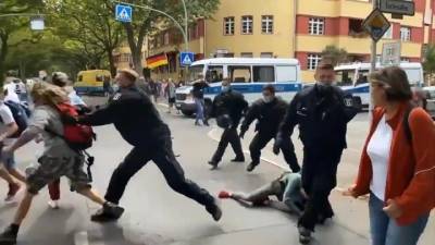 В Берлине задержали около пятисот ковид-диссидентов - vesti.ru - Германия - Берлин