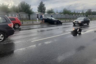 Aston Martin - Питер Онлайн - Любителей быстрых скоростей разбросало по дороге на Руставели - spb.mk.ru - Санкт-Петербург - р-н Калининский