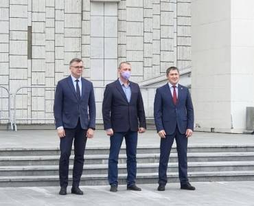 Владимир Путин - Кунгурская больница получила 2 грузопассажирских фургона УАЗ - iskra-kungur.ru - Россия - Пермь - Пермский край