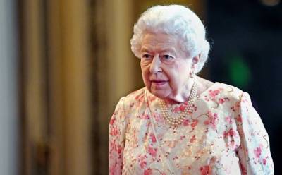 Елизавета II - Елизавета Королева - принц Филипп - Королева Елизавета II вышла на публику в ярком малиновом пальто (ФОТО) - enovosty.com - Шотландия