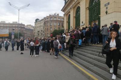 В метрополитене объяснили причину очереди у станции «Нарвская» - neva.today - Санкт-Петербург