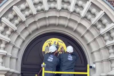 Над входом в Скорбященскую церковь восстановили историческую мозаику - spb.mk.ru - Санкт-Петербург