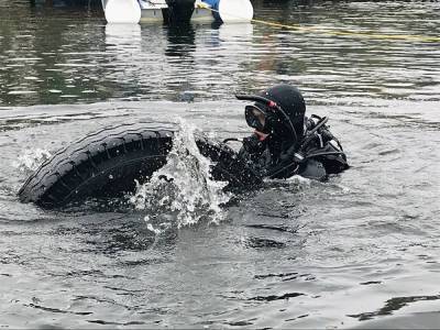 Виталий Безруков - Со дня озера Тургояк подняли более 40 тонн автопокрышек - znak.com - Челябинская обл. - Камаз - Экология