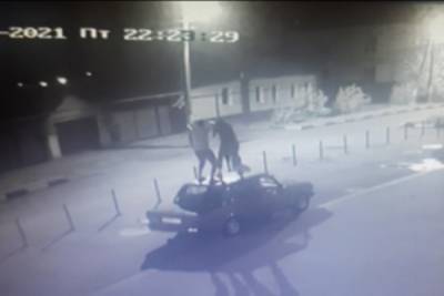 В Белгородской области танцы на чужой семерке обернулись уголовным делом для двух парней - mk.ru - Белгородская обл.
