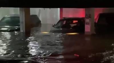 В Екатеринбурге из-за ливня затопило паркинг с дорогими машинами. УК пошла в прокуратуру - znak.com - Екатеринбург - Того