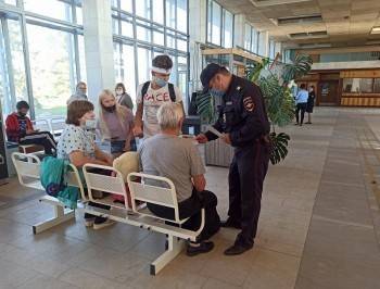 В аэропорту Вологды полицейские подготовили пассажиров к «Безопасному рейсу» - vologda-poisk.ru - Россия - Санкт-Петербург - Вологда