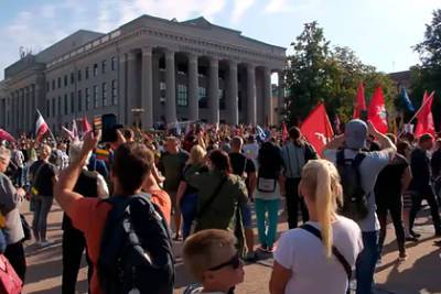 В Литве устроили митинг против ограничений для невакцинированных граждан - lenta.ru - Литва