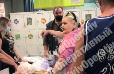 "Я и так красивая": киевлянка без маски устроила скандал в супермаркете, видео - politeka.net - Украина - Киев