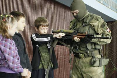 Людмила Денисова - На Украине озаботились военным воспитанием детей в ДНР и ЛНР - lenta.ru - Украина - ДНР - ЛНР - Донецкая обл.