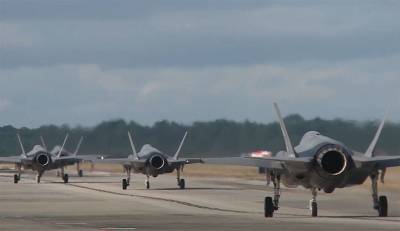 В прессе Китая считают, что ВВС США в ходе учений с F-35 имитировали бой с китайскими истребителями J-20, а не с российскими Су-57 - topwar.ru - Китай - США