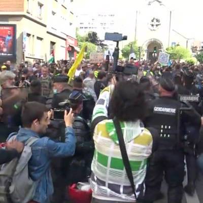 Не получившие санитарный пропуск французы массово ездят в Бельгию ради кафе - radiomayak.ru - Бельгия - Франция