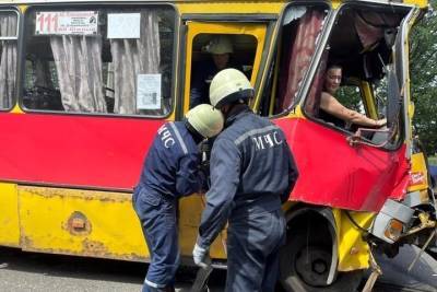 В столкновении двух автобусов в Донецке пострадали 16 человек - mk.ru - ДНР - Донецк - Макеевка