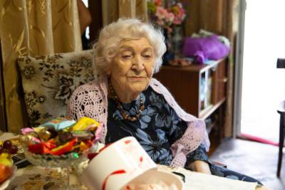 В Твери 100-летний юбилей отмечает участница Великой Отечественной войны - tver.mk.ru - Тверь - Тверская обл.