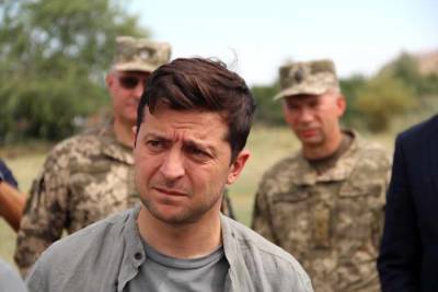 Владимир Зеленский - Петр Порошенко - Не отличается от Порошенко: солдаты ВСУ не хотят общаться с Зеленским на передовых - news-front.info - Украина