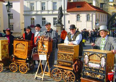 Николай СВЯТОЙ (Святой) - В центре Праги пройдет фестиваль шарманок - vinegret.cz - Австрия - Швейцария - Германия - Франция - Чехия - Прага