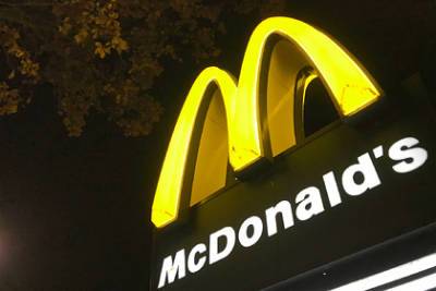 McDonald's уличили в махинациях в Европе - lenta.ru - Италия