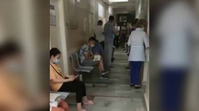 Огромную очередь на вакцинацию в воронежской поликлинике сняли на видео - vestivrn.ru - Воронеж