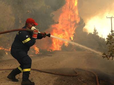 В Греции из-за лесных пожаров эвакуируют еще 12 населенных пунктов на Пелопоннесе - unn.com.ua - Украина - Киев - Греция - Триполи