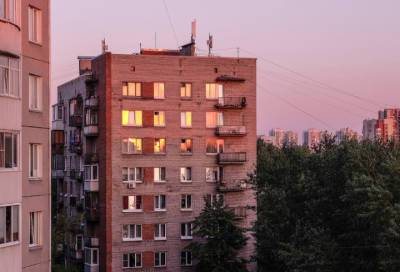 В Кудрово девушка осталась жива после падения с восьмого этажа - online47.ru
