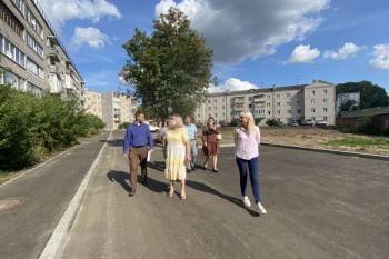 Марина Денисова обсудила с жителями Лукьяново качество ремонта дворов - vologda-poisk.ru