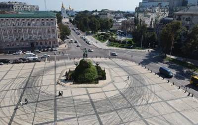 Red Bull принесла извинения за дрифт на Софийской площади - korrespondent.net - Украина - Киев