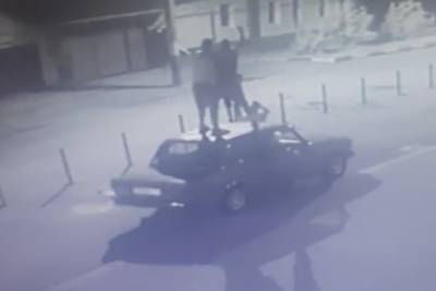 19-летний курянин стал фигурантом уголовного дела за танцы на крыше чужого автомобиля - chr.mk.ru - Россия - Белгородская обл. - Курская обл. - Белгород