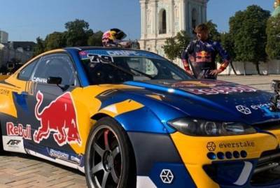 Компания Red Bull извинилась перед киевлянами за дрифт на Софийской площади - kp.ua - Украина - Киев