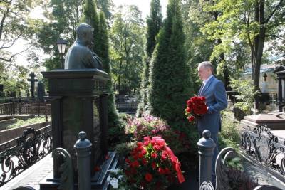 Александр Беглов - Анатолий Собчак - Губернатор Петербурга возложил цветы на могилу Анатолия Собчака - neva.today - Санкт-Петербург