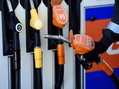 Павел Сорокин - Минэнерго: Если бы не стабилизация цен, бензин был бы дороже на 15 рублей за литр - rosbalt.ru - Россия