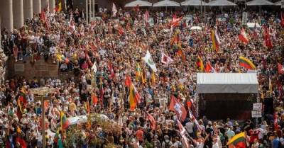 Гитанас Науседа - В Литве акция протеста против ограничений для людей, у которых нет прививки против коронавируса, переросла в беспорядки - argumenti.ru - Литва