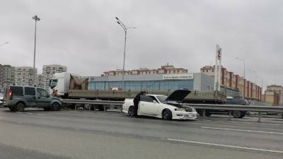 После столкновения обе машины оказались в отбойниках на объездной в Тюмени - nashgorod.ru - Тюмень