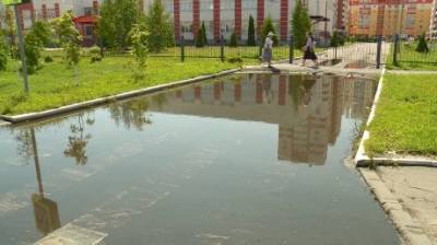 Перед школой на улице Антонова появилась большая лужа - penzainform.ru