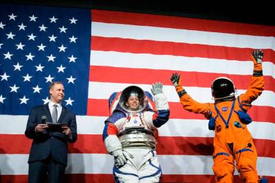 NASA пришлось отложить полёт на Луну — скафандры для миссии будут готовы не ранее 2025 года - bin.ua - Украина