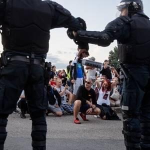 У здания литовского парламента задержали 26 человек. Фото - reporter-ua.com - Литва