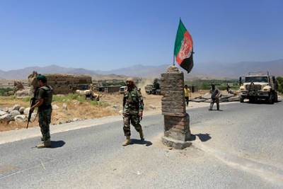 Десятки афганских солдат перешли на сторону талибов - lenta.ru - Россия - Афганистан