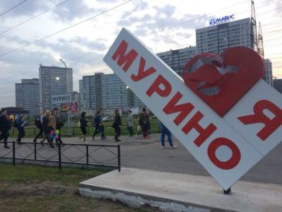 «Разбирают наш бульвар!»: на главной улице Мурино под покровом ночи появился строительный вагончик - rosbalt.ru - Мурино
