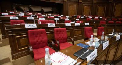 Николу Пашинян - Ален Симонян - Оппозиция бойкотировала заседание парламента в знак солидарности с удаленным депутатом - ru.armeniasputnik.am - Армения - Парламент