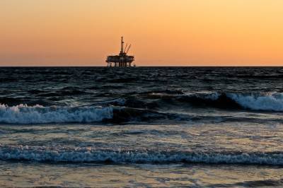 Разлив нефти в Черном море может достигать 80 кв. километров – Учительская газета - ug.ru - Россия - Новороссийск