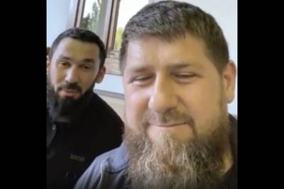 Рамзан Кадыров - Ахмед Дудаев - Госканал наградил Кадырова премией в 45 тысяч рублей за видео с попугаем - lenta.ru - респ. Чечня